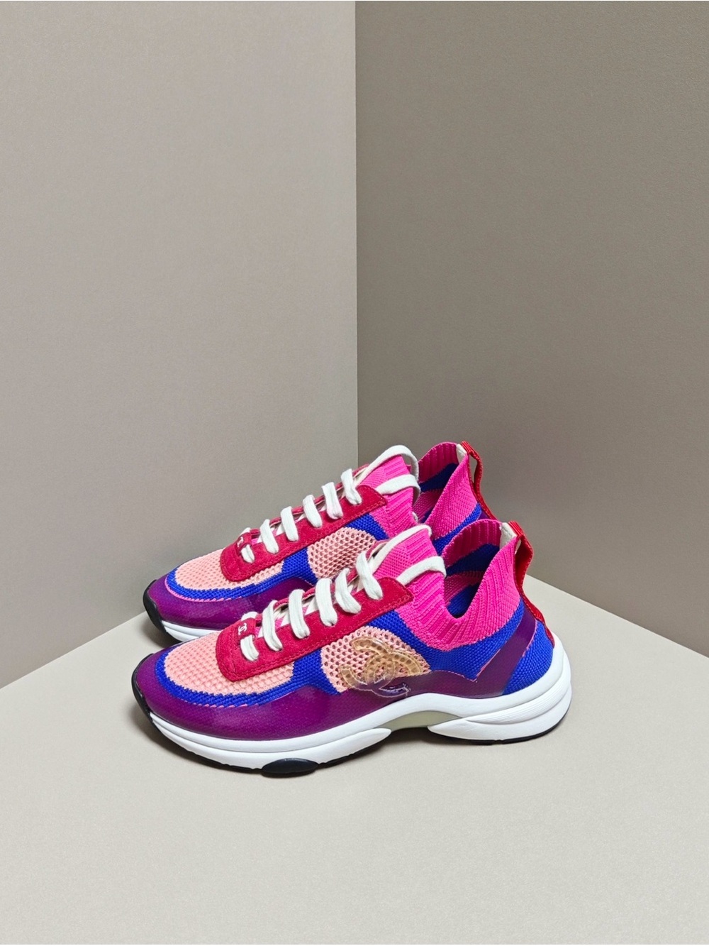 🚩steal CHANEL Pink Magenta and Blue Knit Runner Sneakers